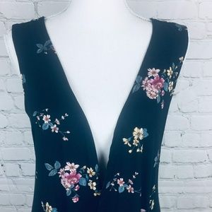 SAGE & VICKY  FLORAL PRINT, TWO POCKETS VEST. NWOT